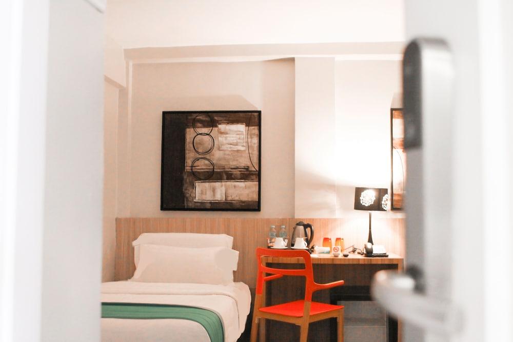 Z Pad Residences 2*